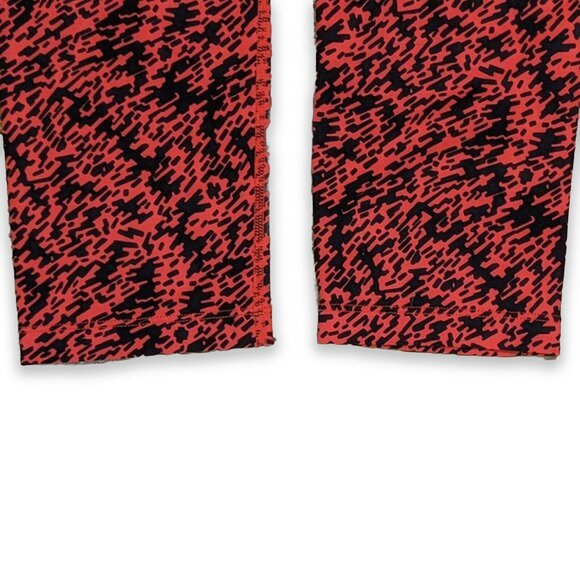 Nike Dri-Fit Red Black Printed Athletic Wear Work Out Capri Leggings Size Small - Picture 4 of 9